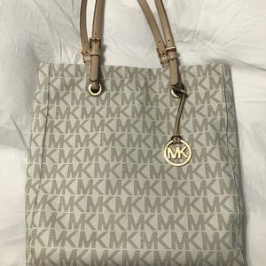 ❗️ SOLD ❗️ Authentic Michael Kors Jet Set PVC Tote